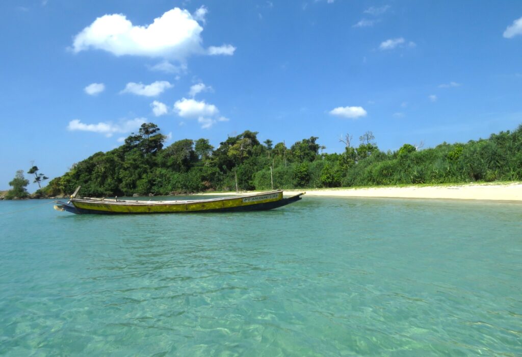 rutland island beach and boat